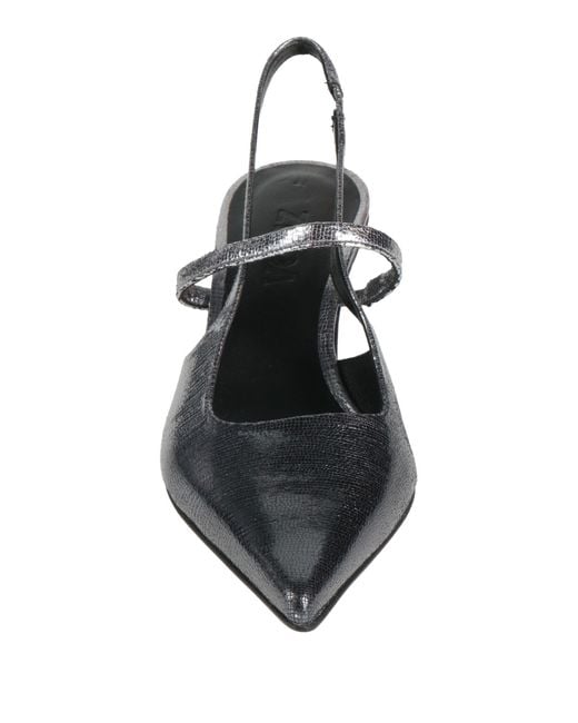 Zinda White Pumps