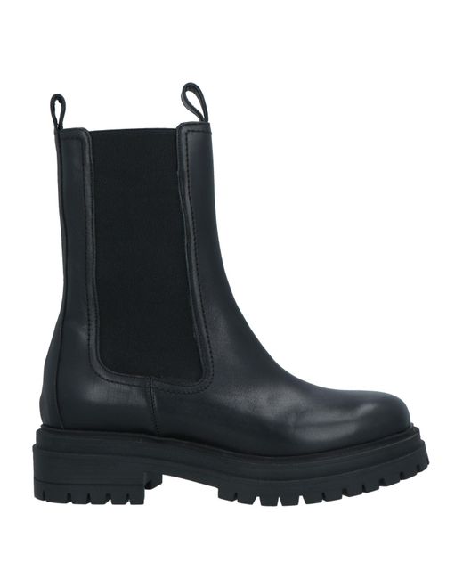 G.H.BASS Black Ankle Boots