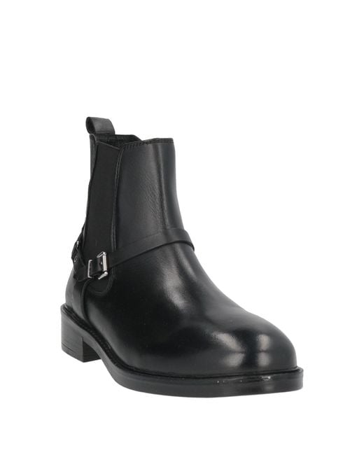 Bottines Emanuélle Vee en coloris Black