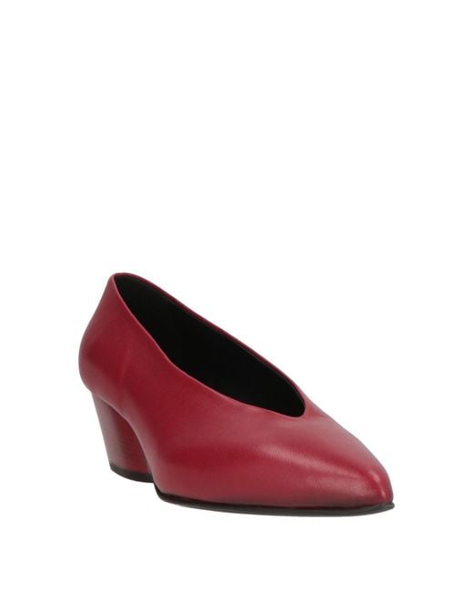 Halmanera Red Pumps