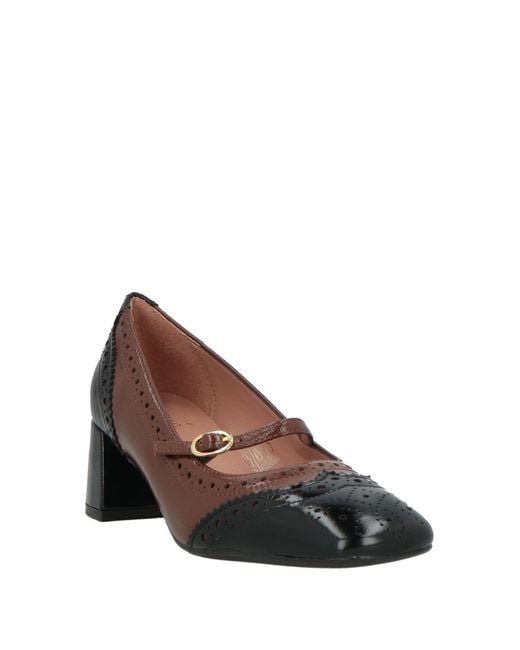 Ovyè Brown Pumps