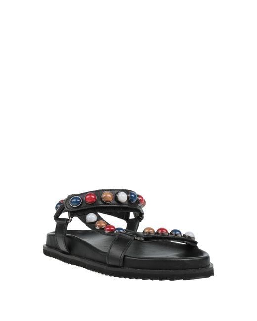 Ovyè White Sandals