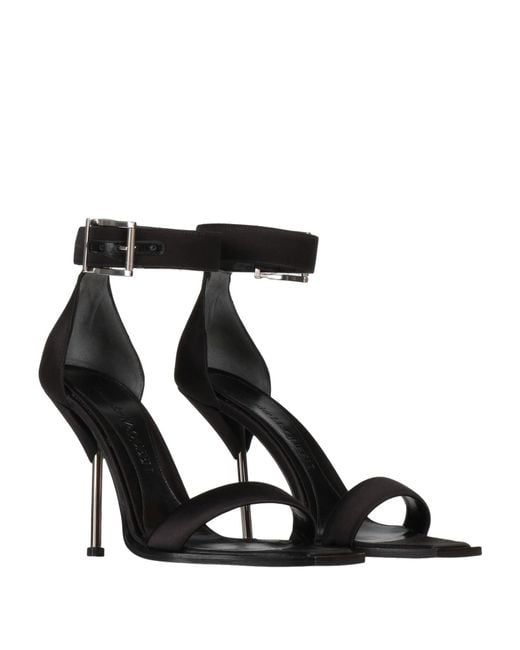 McQueen Black Sandale