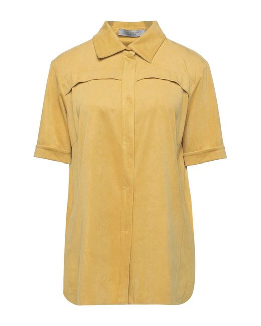 D.exterior Yellow Shirt