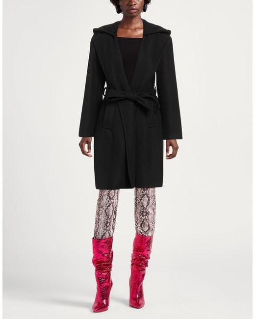 Kaos Black Coat