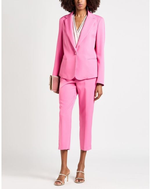 Gai Mattiolo Pink Anzug