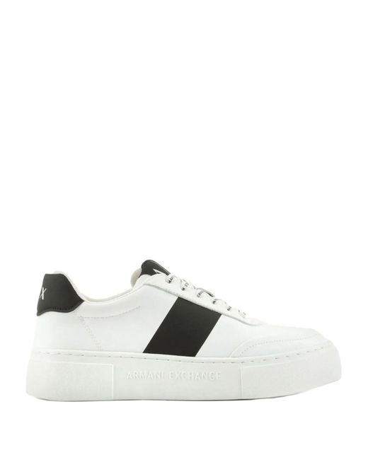 Sneakers bianche con dettagli neri di Armani Exchange in White