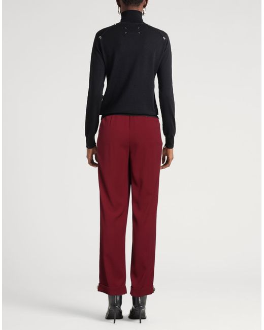 Aje. Red Hose