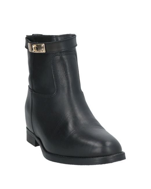 Ovyè Black Ankle Boots Calfskin