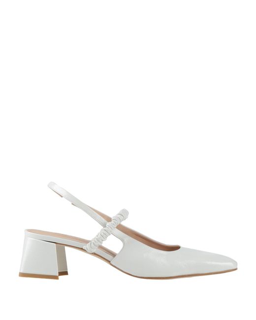 Zinda White Pumps