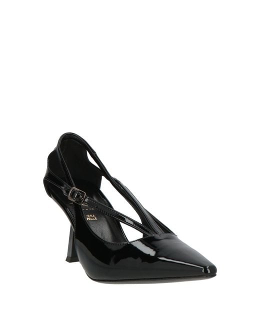Ovyè Black Pumps