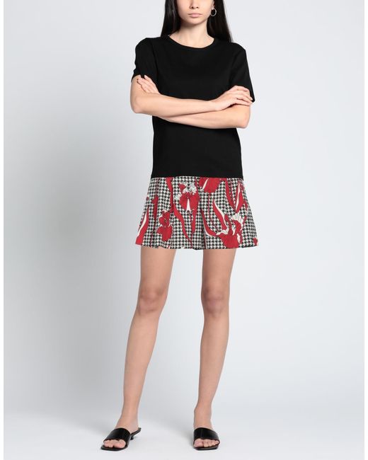 Boutique Moschino Red Shorts & Bermuda Shorts