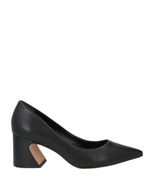 Carrano Black Pumps
