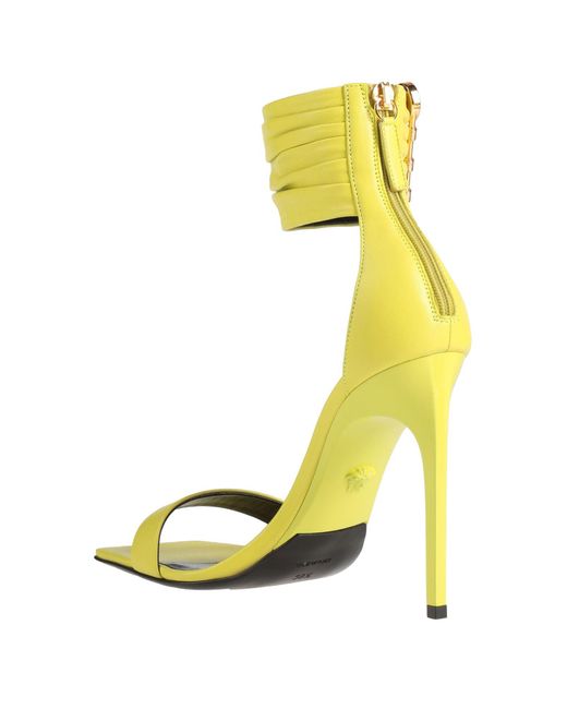 Sandalias Versace de color Yellow
