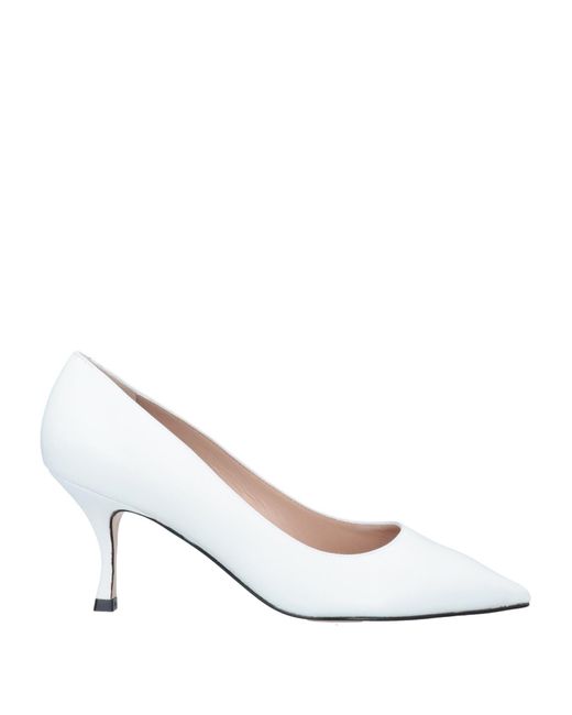 Stuart Weitzman Leather Pumps in White 