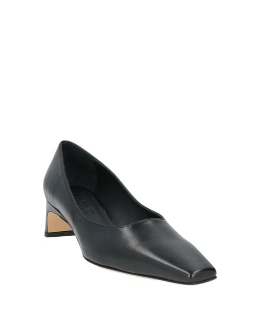 Poeve Black Pumps