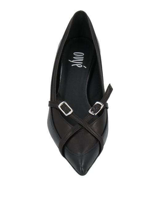 Ovyè Black Pumps