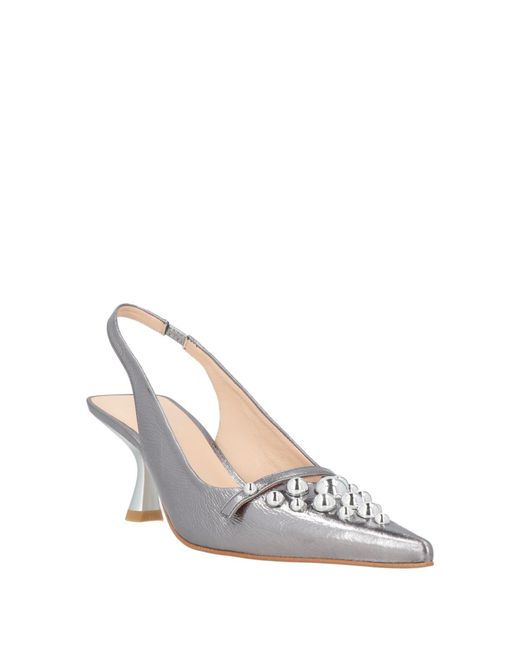 Zinda White Pumps