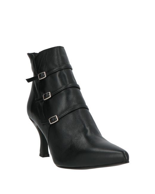 Ovyè Black Ankle Boots