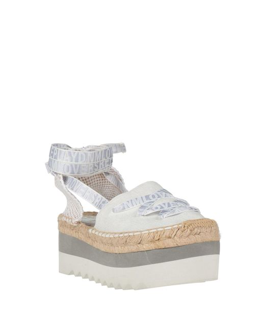 Replay White Pumps