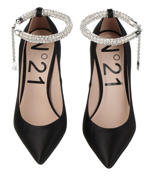 N°21 Black Pumps