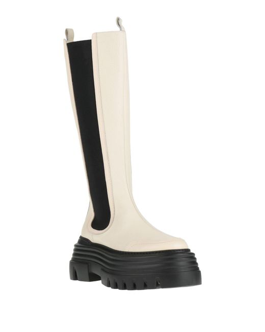 Bally White Stiefel
