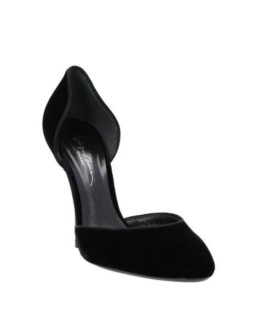 Giorgio Armani Black Pumps