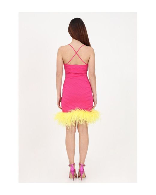 Chiara Ferragni Pink Kleid mit Straußenfedern