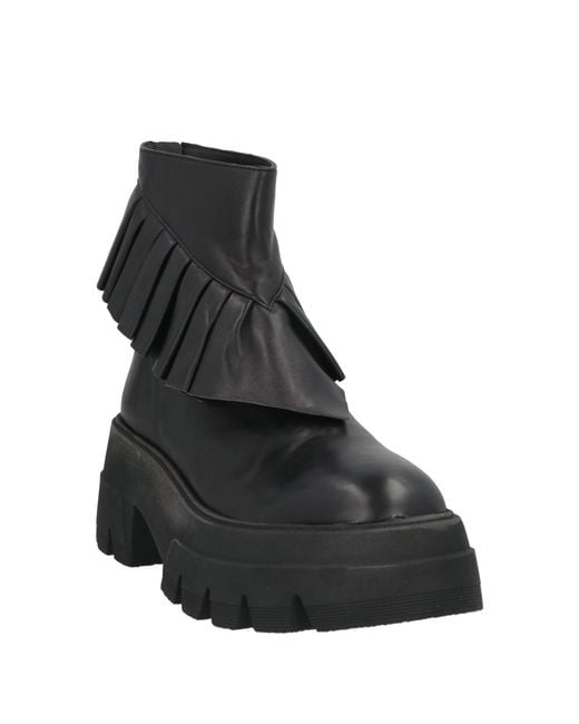 Andrea Wazen Black Ankle Boots Leather