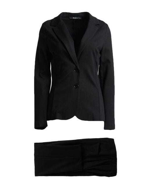 Siste's Black Suits