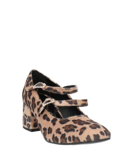 Nila & Nila Brown Pumps