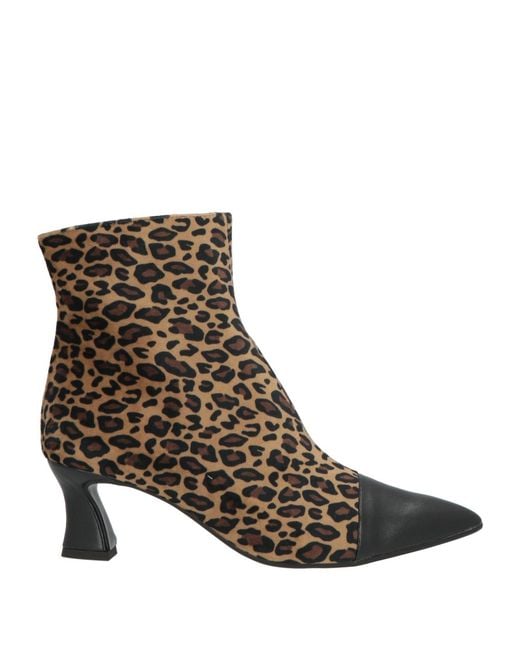 Nila & Nila Brown Ankle Boots