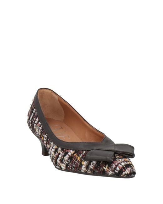 Ovyè Brown Pumps
