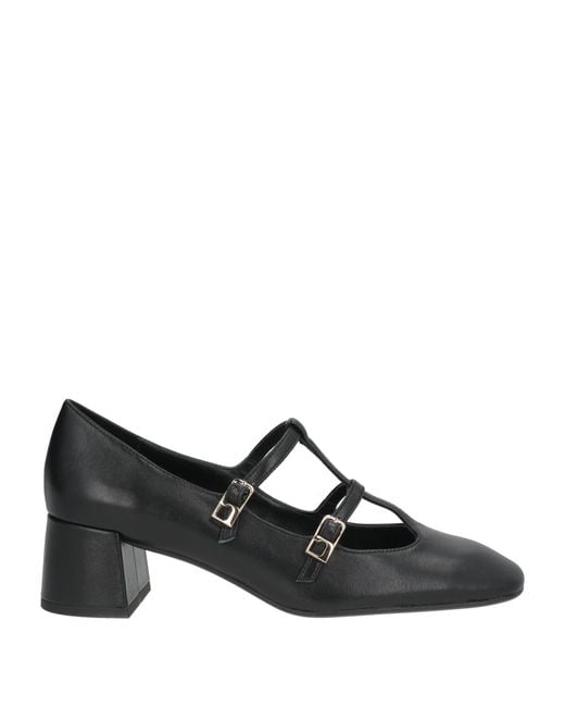 Lola Cruz Black Pumps