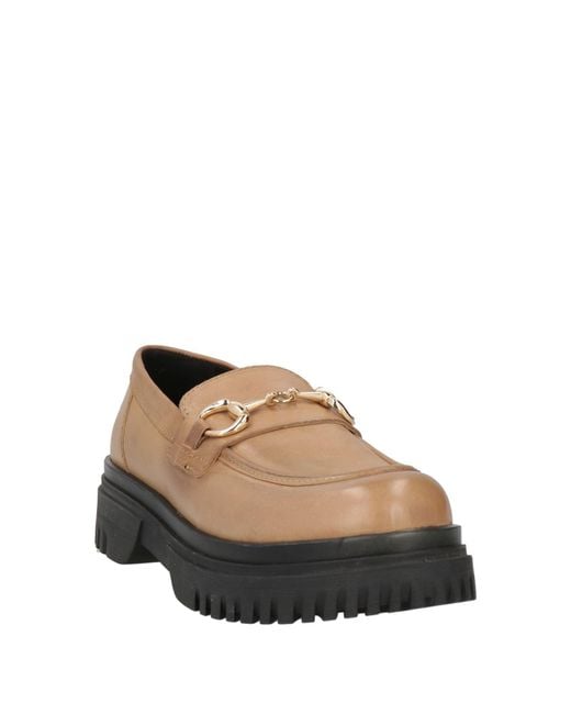 Emanuélle Vee Natural Loafer