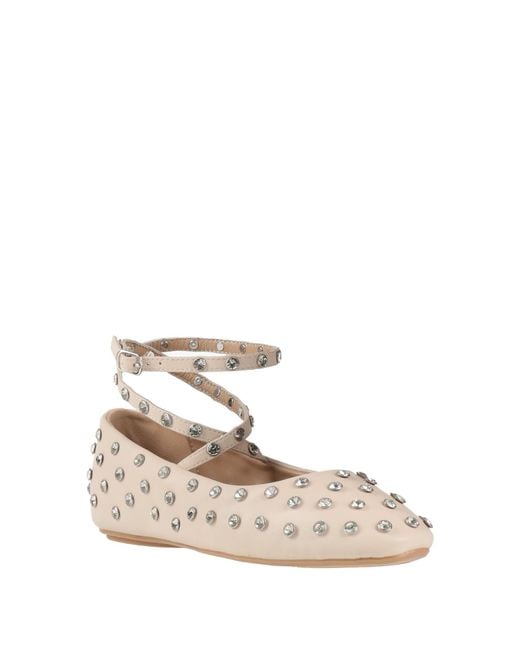 Ovyè White Ballet Flats
