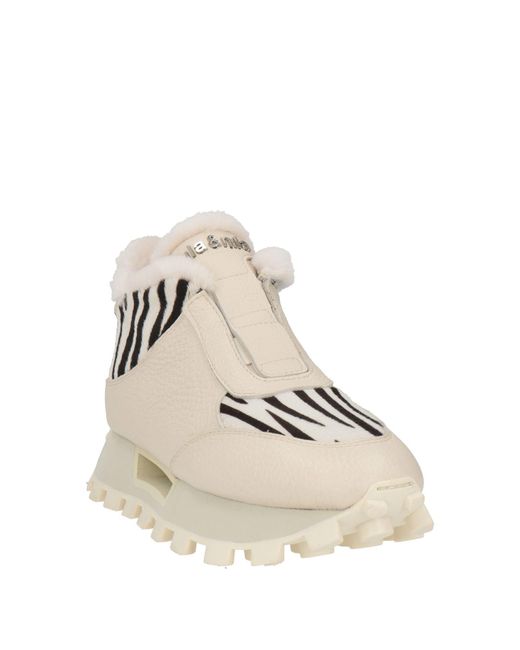 Nila & Nila Natural Ankle Boots