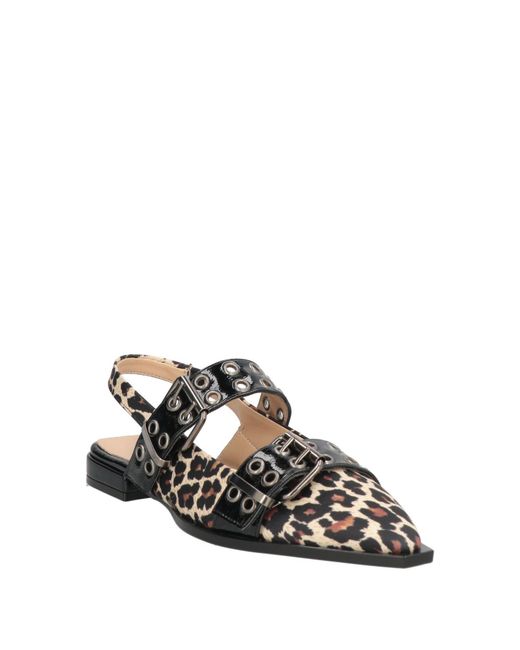 Ovyè White Pumps