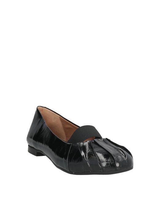 Carmens Black Ballet Flats