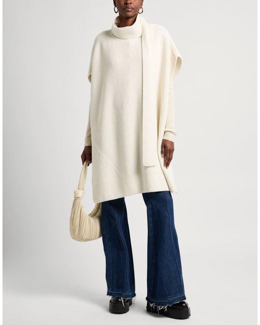 Sa Su Phi White Cape