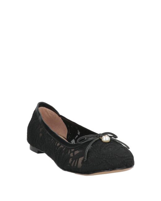 Lola Cruz Black Ballet Flats