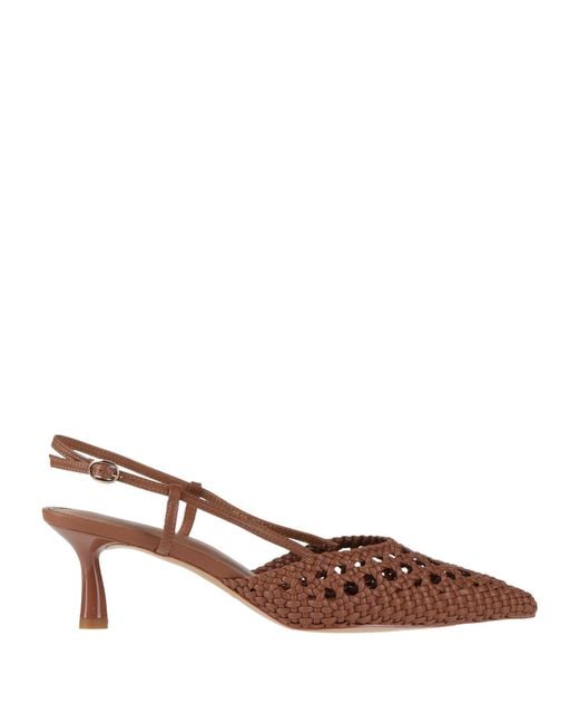 Emanuélle Vee Brown Pumps