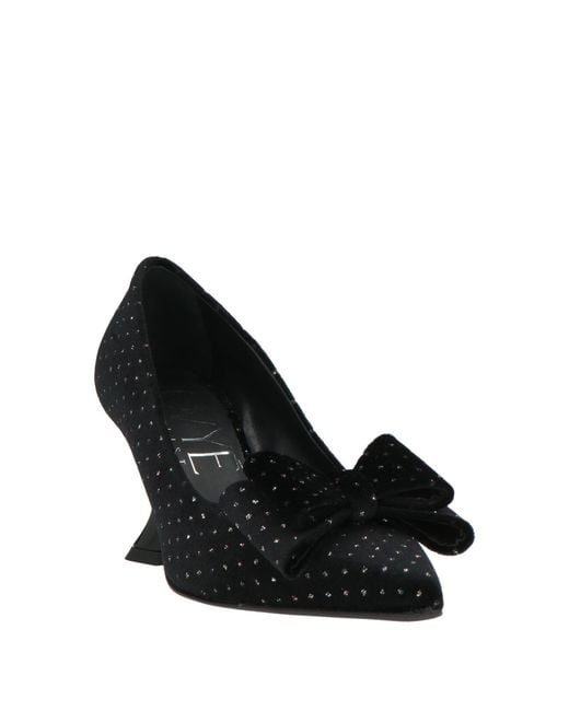 Ovyè Black Pumps