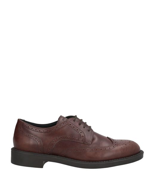 Stringate di Frau in Brown