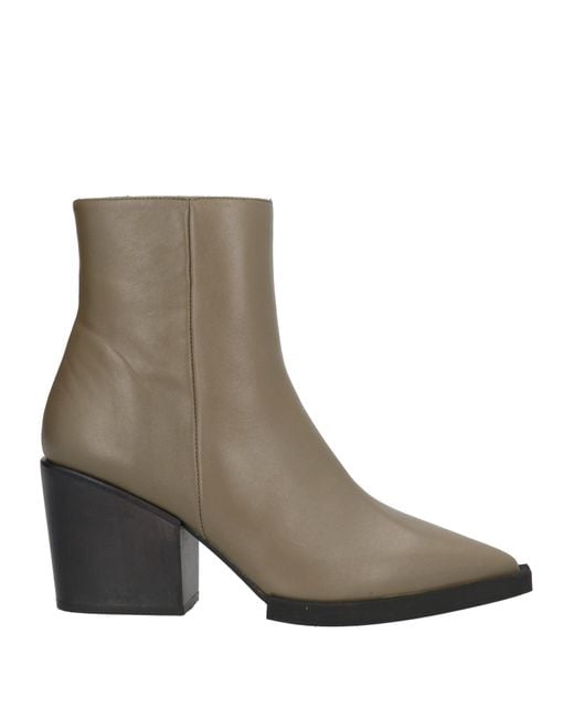 Paloma Barceló Brown Ankle Boots