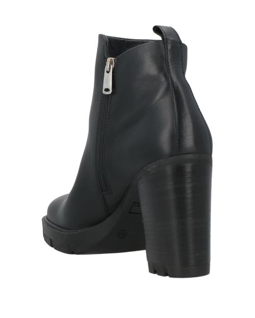Janet & Janet Black Ankle Boots