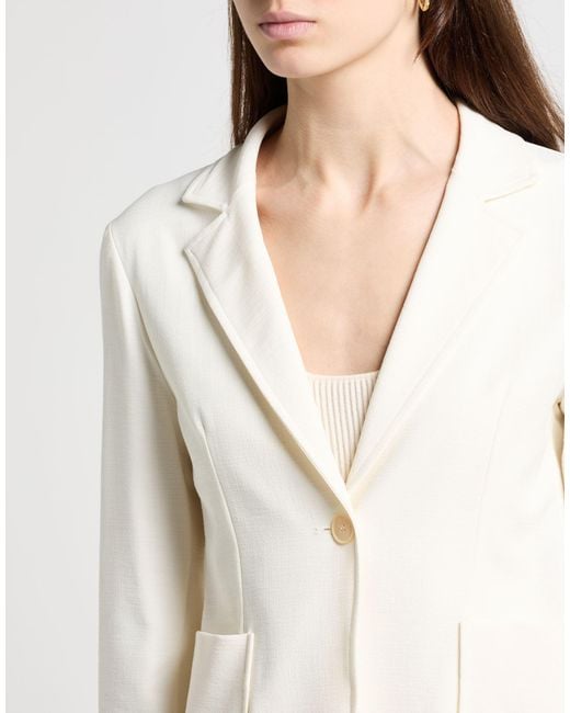 Jucca White Suit