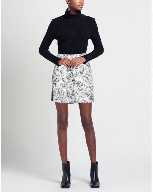 Shorts E Bermuda di Pennyblack in Gray