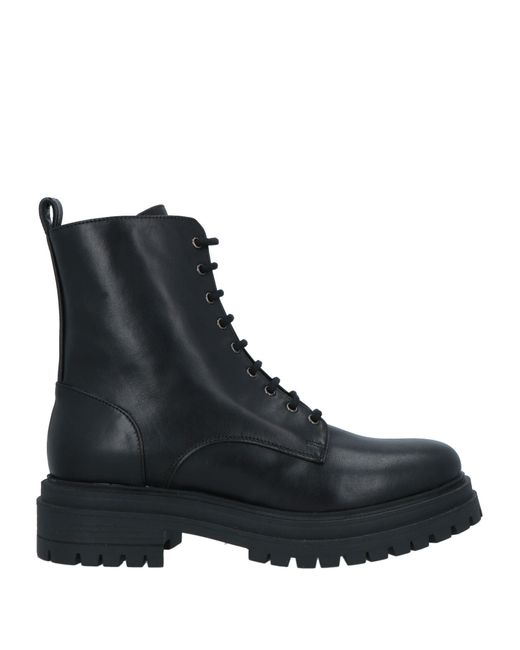 G.H.BASS Black Ankle Boots