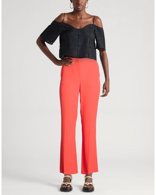 Kaos Red Pants